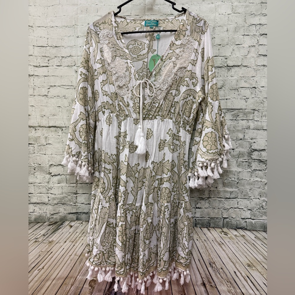 Beautiful Bohemian Dress with Floral Patterns sz One size nwt